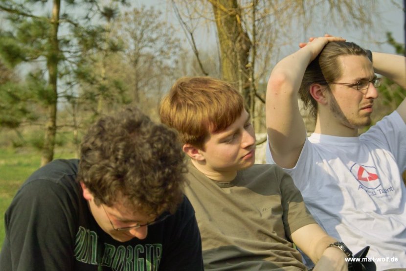 Beim Jäger im Garten sitzt es sich gut, Michael, Marius und ich v.l.