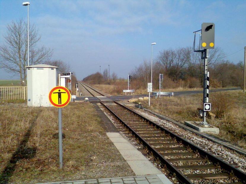 Schrankenanlage Großneuhausen Haltepunkt